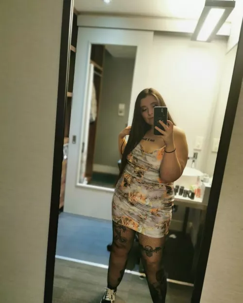 Curves :)) by floralgxth_