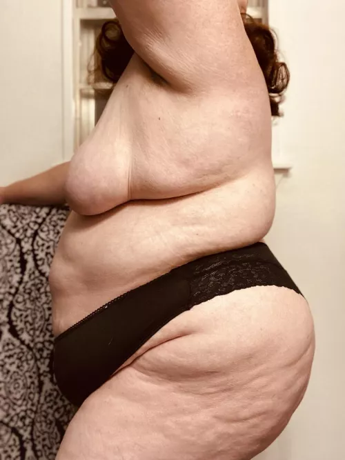 Curves & Curls by SouthernSerenity42