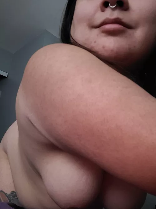 Curves for days hehe by lynneahnoxxofficial