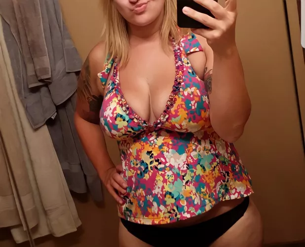 Curves in the right(and wrong 😉) places by misse84