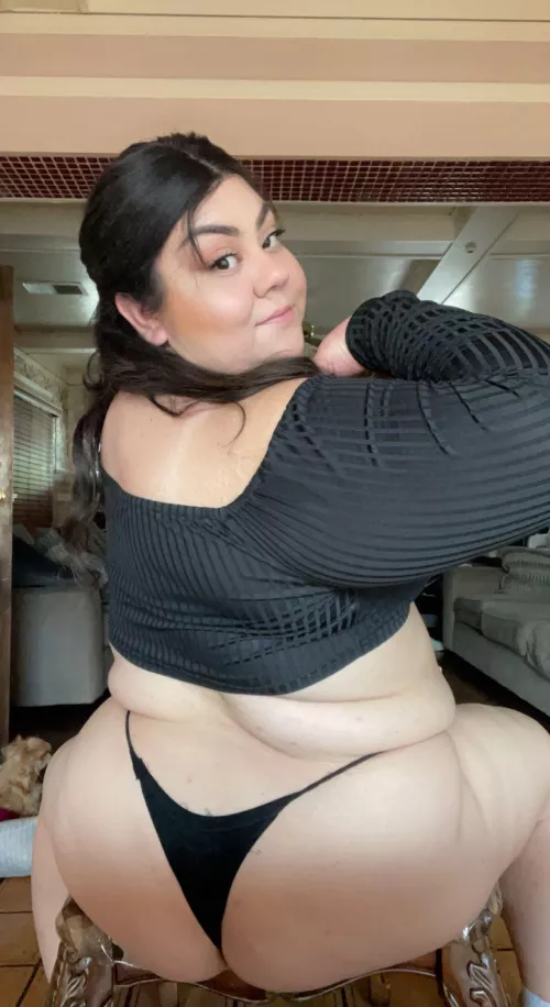 Curvy💋 by jiggly_69