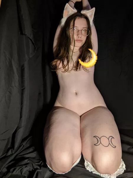 Curvy 🐱 by MadiisKitty1