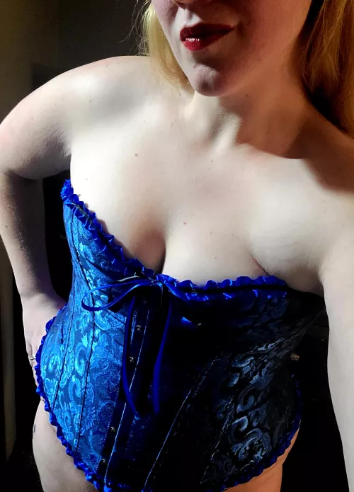 Curvy and beautiful!! by unitedwefuck