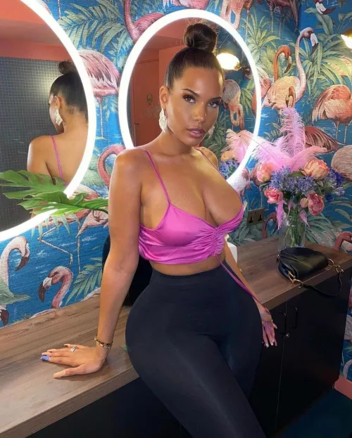 Curvy and delicious by sunnydelightt