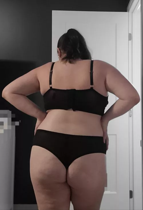 Curvy and insatiable by Twopervsinlove