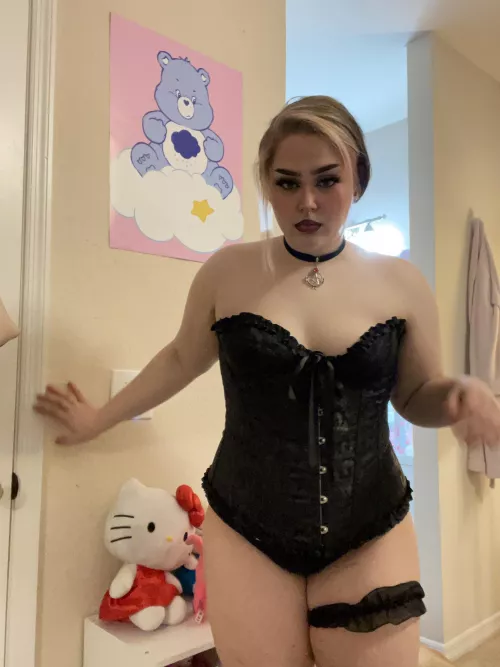 Curvy bby by Sugarybb