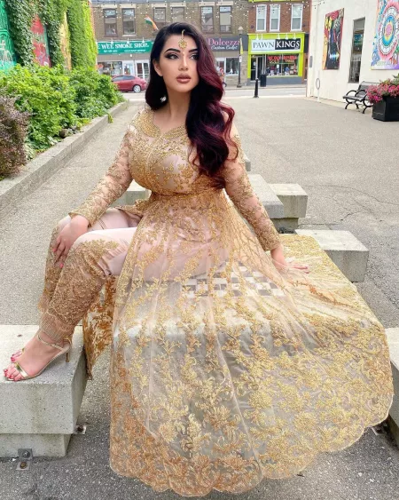 Curvy Canadian Indian Beauty in Ethnic Dress by tenant69