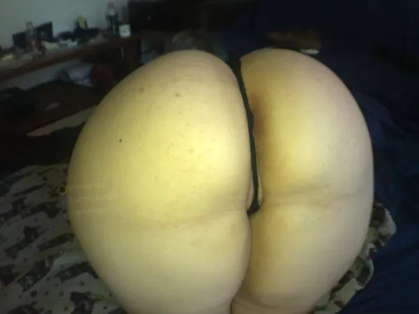 curvy cutie hoping u like thicc booty snacks 🙃 by thatbutt_tho