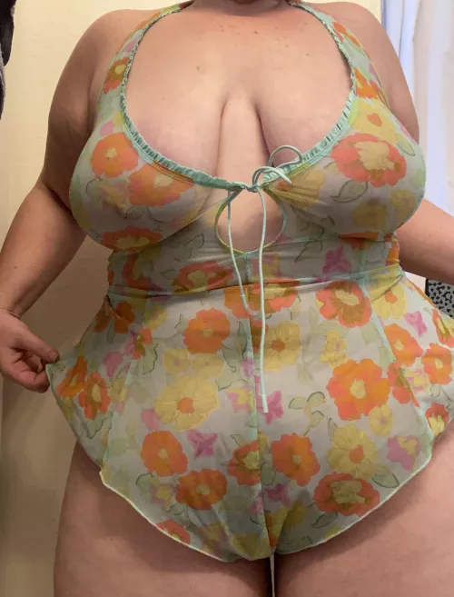 curvy in all places by gatorfreckles