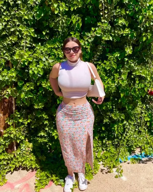 Curvy + juicy by chriss_66