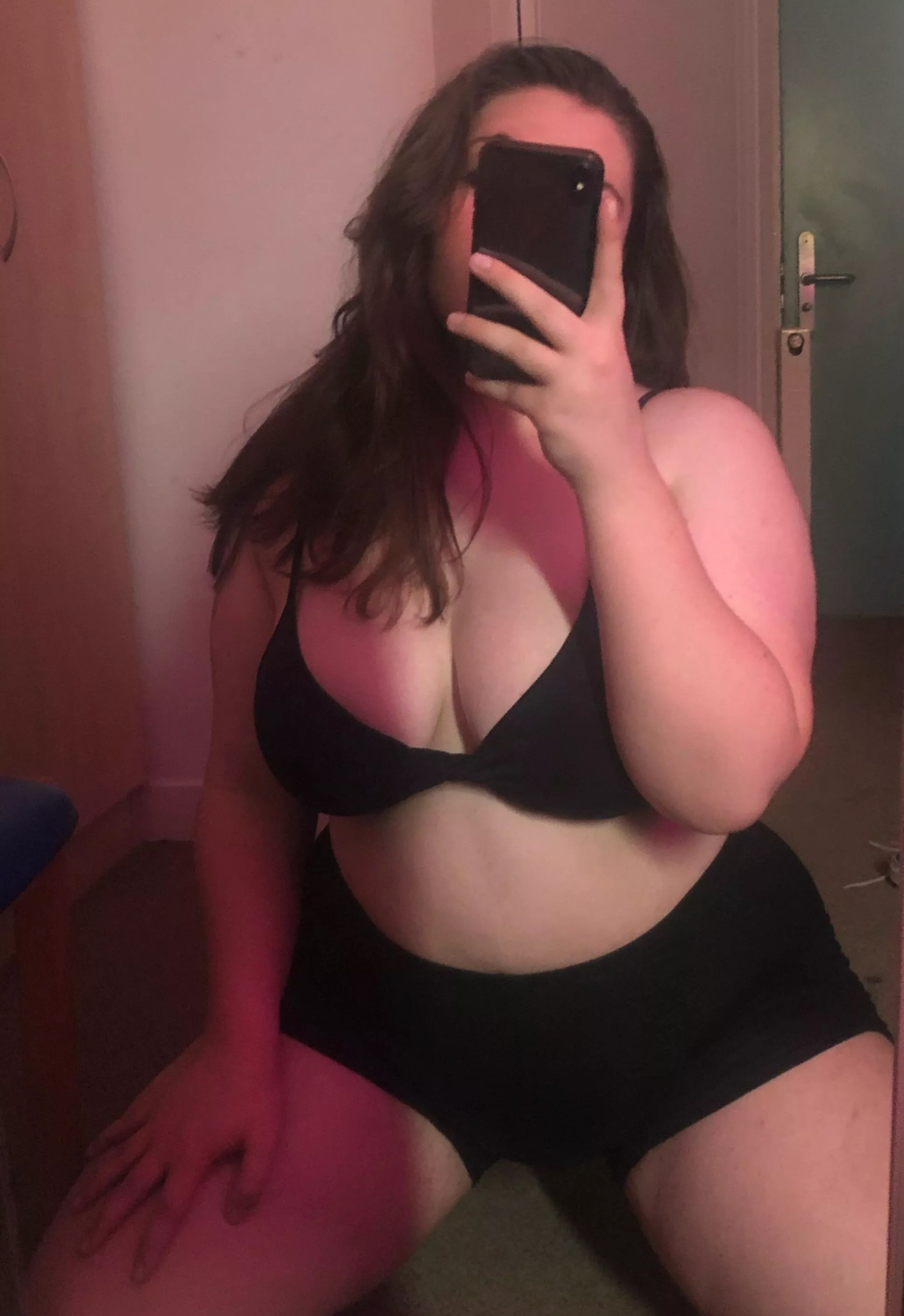 Curvy, university student from England 😜🖤 follow my new FREE onlyfans🔥 link in comments ⬇️ posted by Lil_vixen_