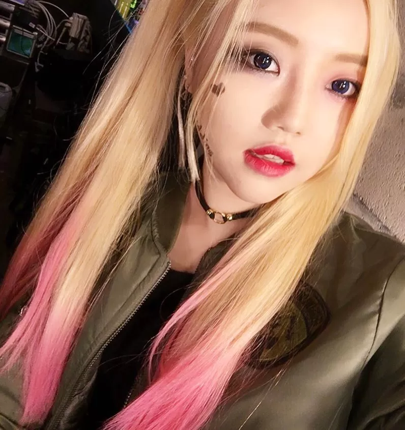 Cute blonde asian with choker posted by Comfortable_Clock180