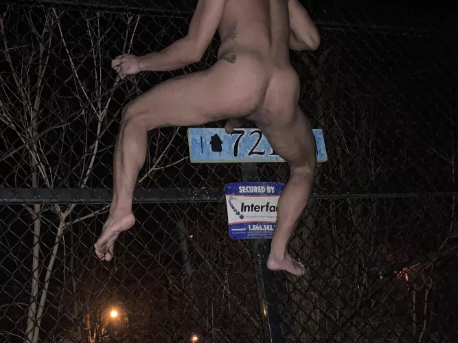 Cute butt doing dumb shit by Own_Initiative68