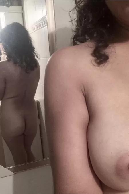 Cute butt in mirror selfie by zent5309