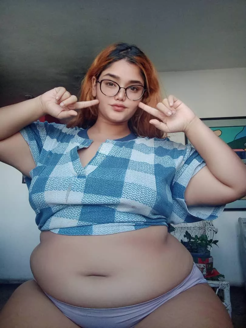 Cute face, nice belly ✨ posted by Sarasmith22