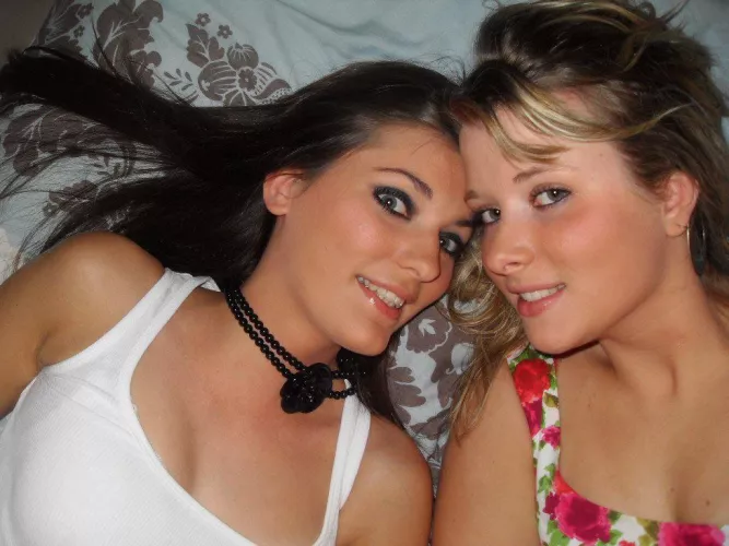 Cute friends by ANoseforToes