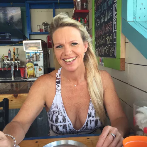 Cute milf by Chumwithrum78