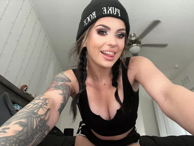 Cute mom alert 🥰😋 by tayxtots