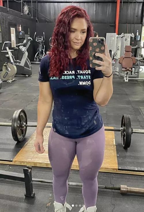 Cute weightlifting babe by lhwchamp