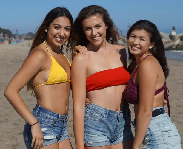 Cuties in Jeans at the Beach by yunaX2