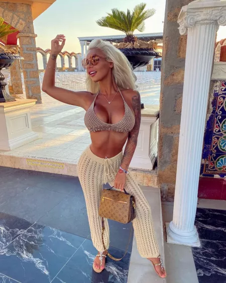 Czech Beauty Nikola Rihova by Semi-Madman