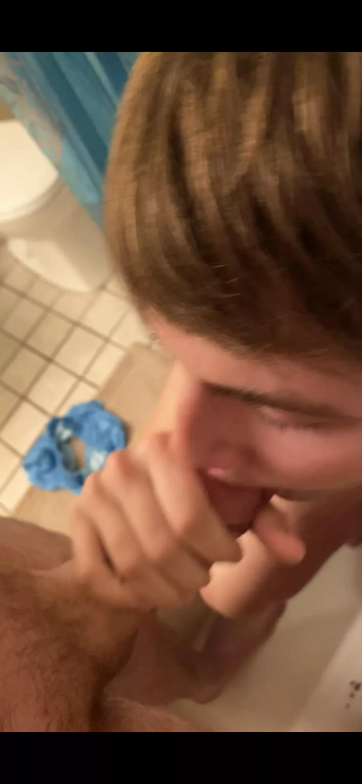 Daddi’s getting sucked in the shower posted by DaddiNtwink