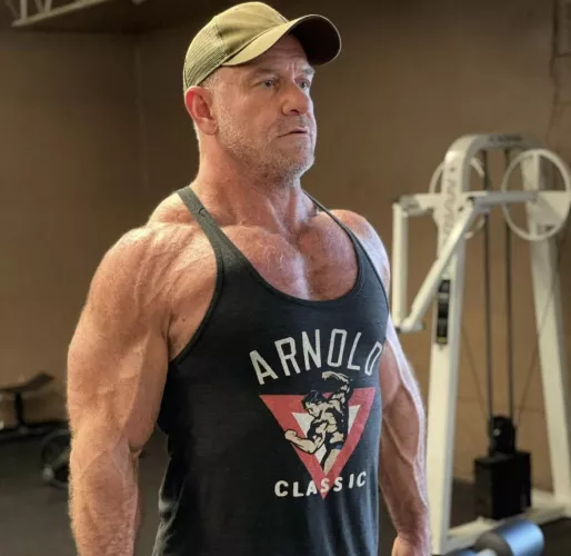 Daddy at Golds Gym by ebatreyu79