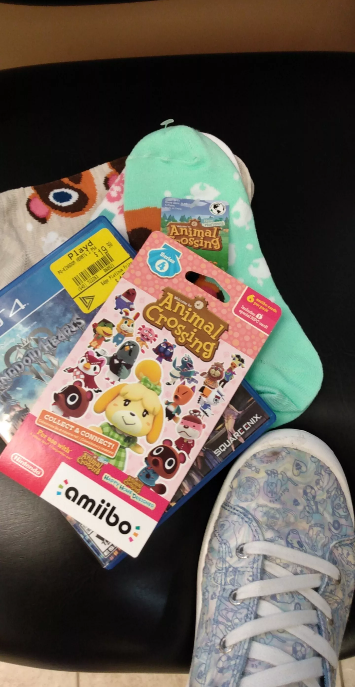 Daddy bought me cute things today 😻 posted by ambieox