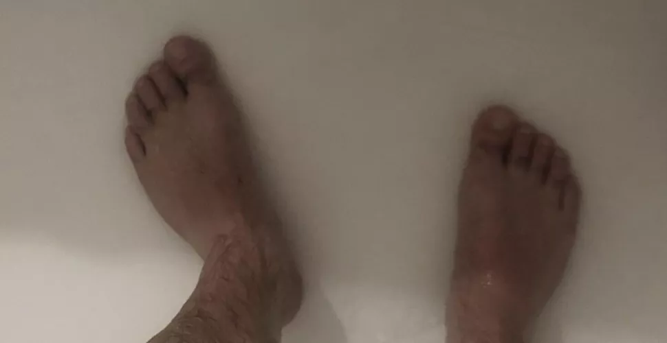 Daddy needs his big feet rubbed anyone want to? by xxstarboy2010xx