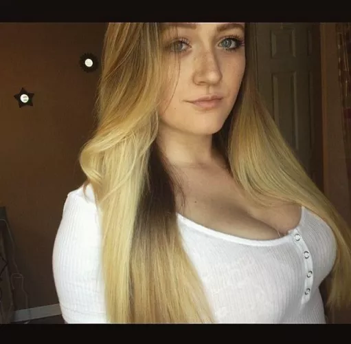 Daddy’s Princess Is Busty by cantbecolder