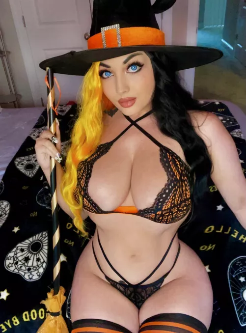 💝 Daily hot content 💝 curvy and thick🥰 huge natural titties🍒 cosplay sexiness💋Custom content 😍 dick rates😏 very interactive! My Onlyfans- erineevee by spicyfoxlady
