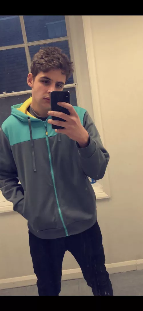 Daily selfie… ✅ by Apprehensive-eye012