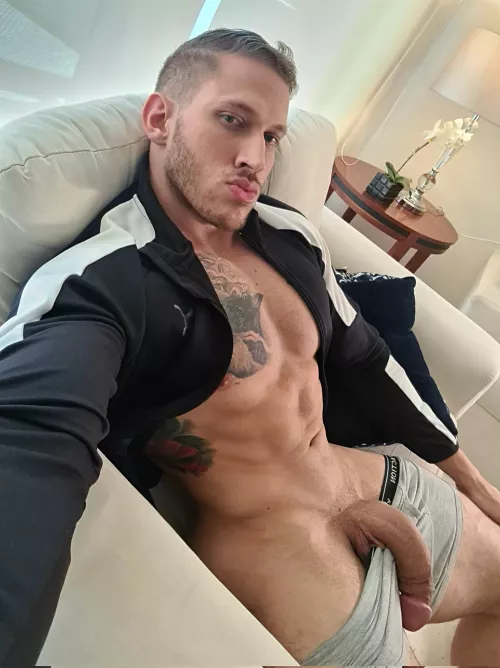 Damn I'd love to get that hard 🤤🤤🤤 by Smooth-Hornet-1111