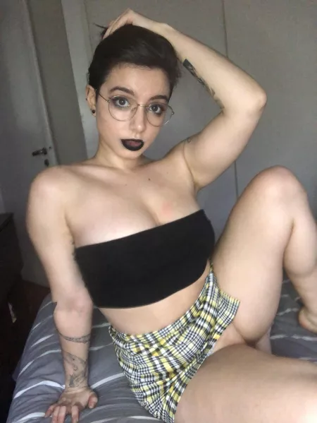 Damn it I need to retouch my lipstick by Queenmilani