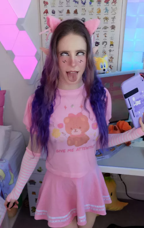 damn you're so distracting 😏💖 by lilfakegamer