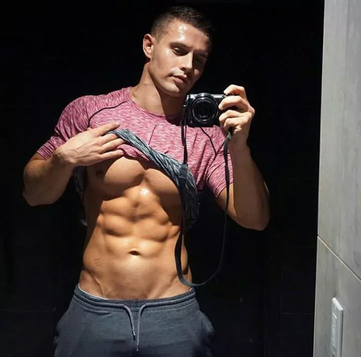 Dan Rockwell (@DanRockwellFitness) posted by RGuysInSweatpants