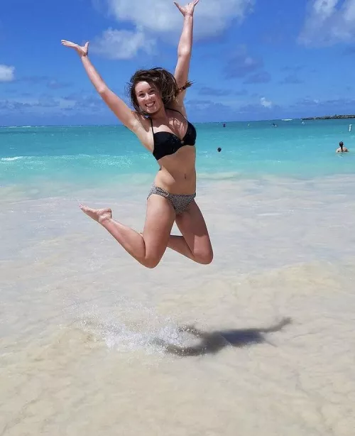 Dancer in a bikini by greatgirlpics