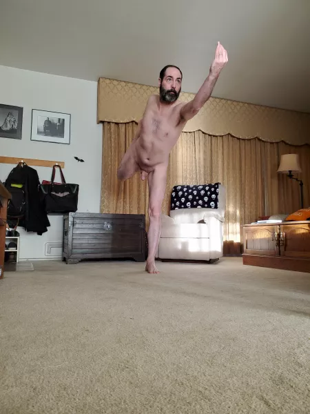 Dancing 🕺on into the weekend with u/M_asin_Manci! Have a great day my fellow naked yoga enthusiasts! by nacktyoginerd