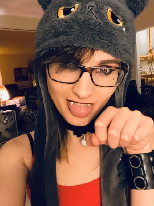 Danger kitty by AvaShade