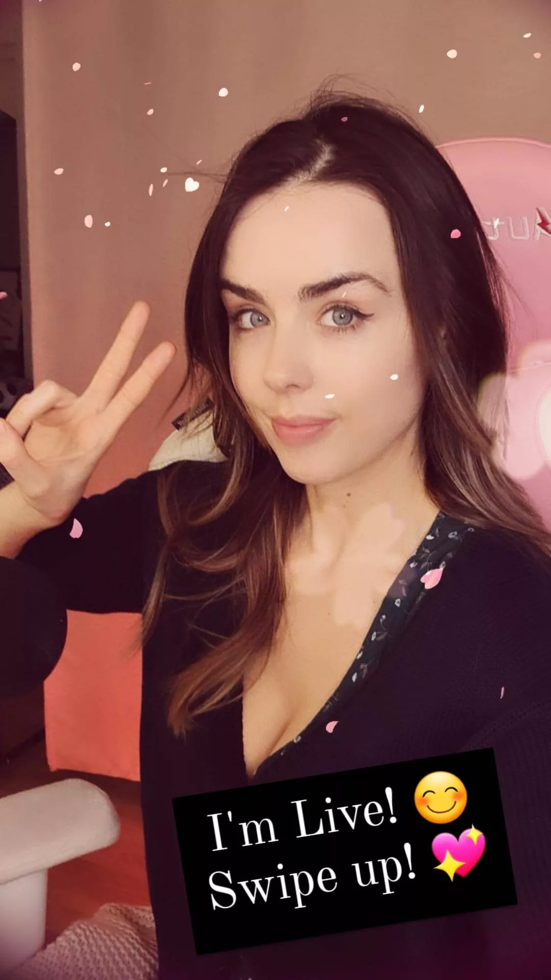 Danielle said ✌🏻 posted by SiNDAKiT