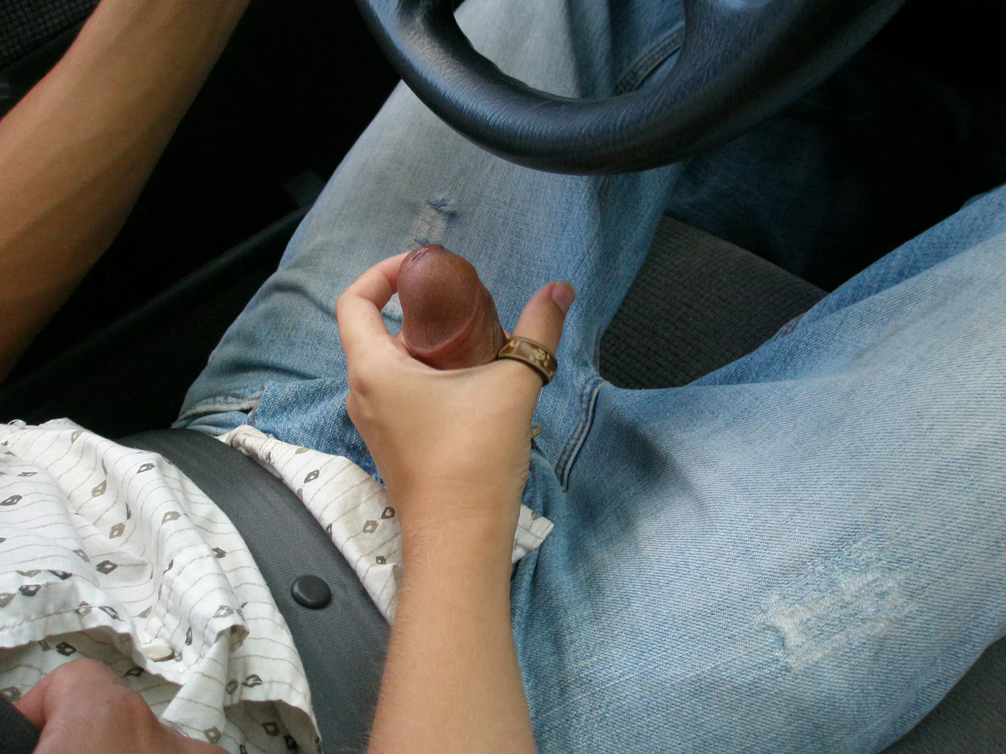 Dans la voiture posted by basseyhound