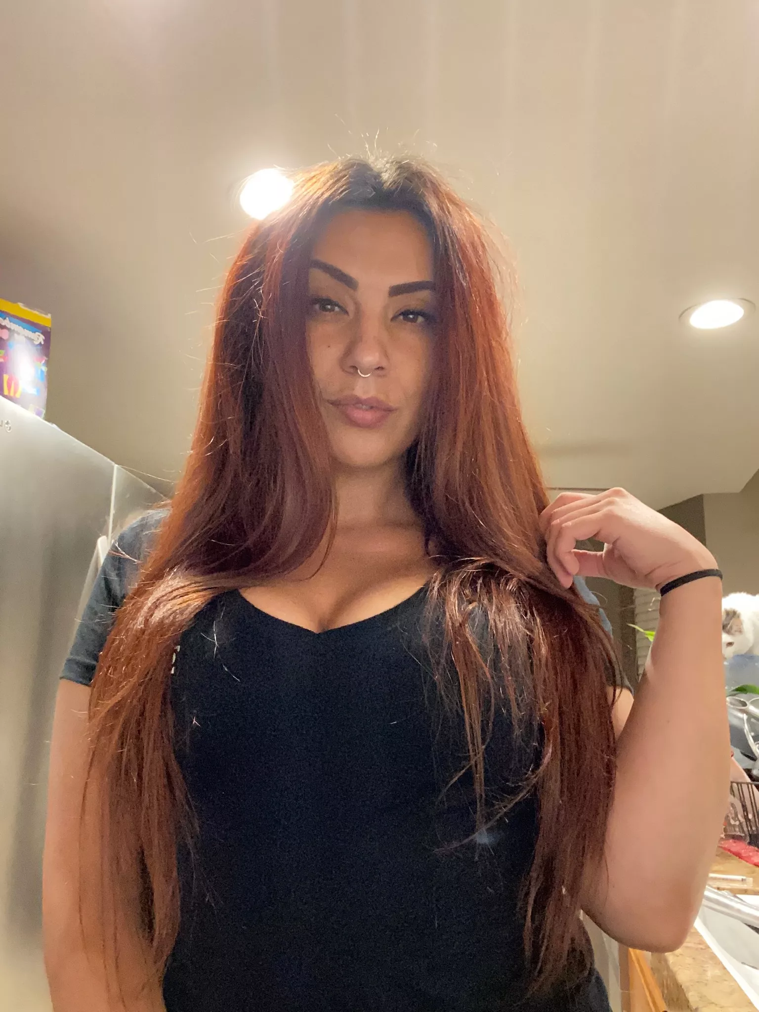 Dark haired Beauty 🖤 posted by Davilonchi