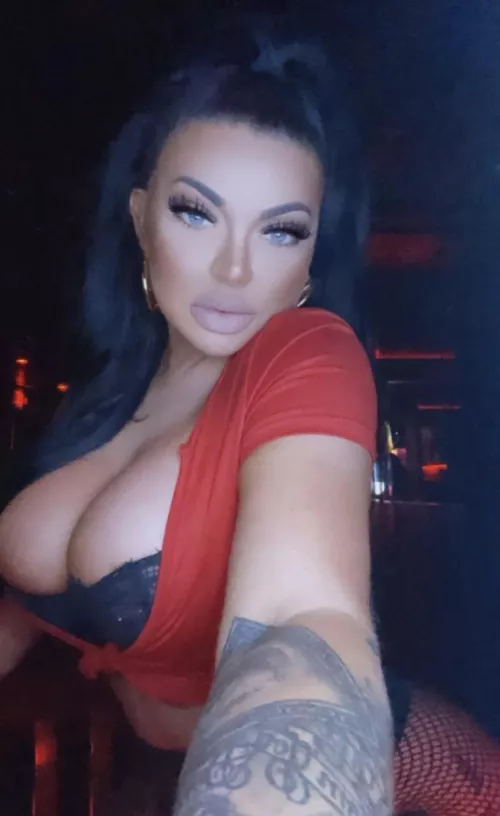 Dark haired bimbo by INeedWeedandWhiskey