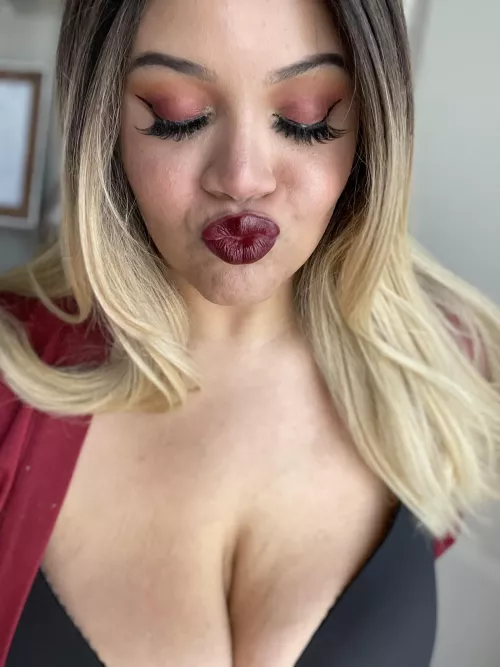 Dark lips and sunset eyes by MandiAmour