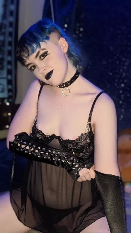 Dark lips are so sexy by ugga_bogga_boi