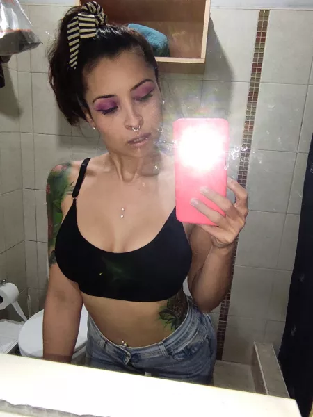 😍 Darling I need someone to warm me up. I love having my pussy wet and creamy. Could you help me love? 🥵🔥 by MaggieUranga