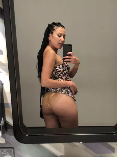 Date night attire. Loved how I can hear the sound of the latex when sitting down. by LtxGomita