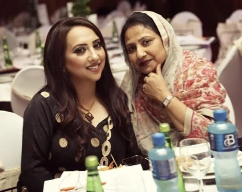 Daughter and mother 😍 posted by browngirllover282