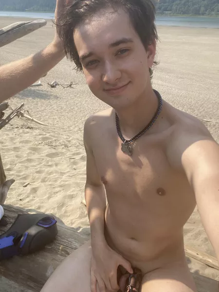 (Day 7/???) locked on the beach. What can I say, I love exposing my cage. by kinkyboy3