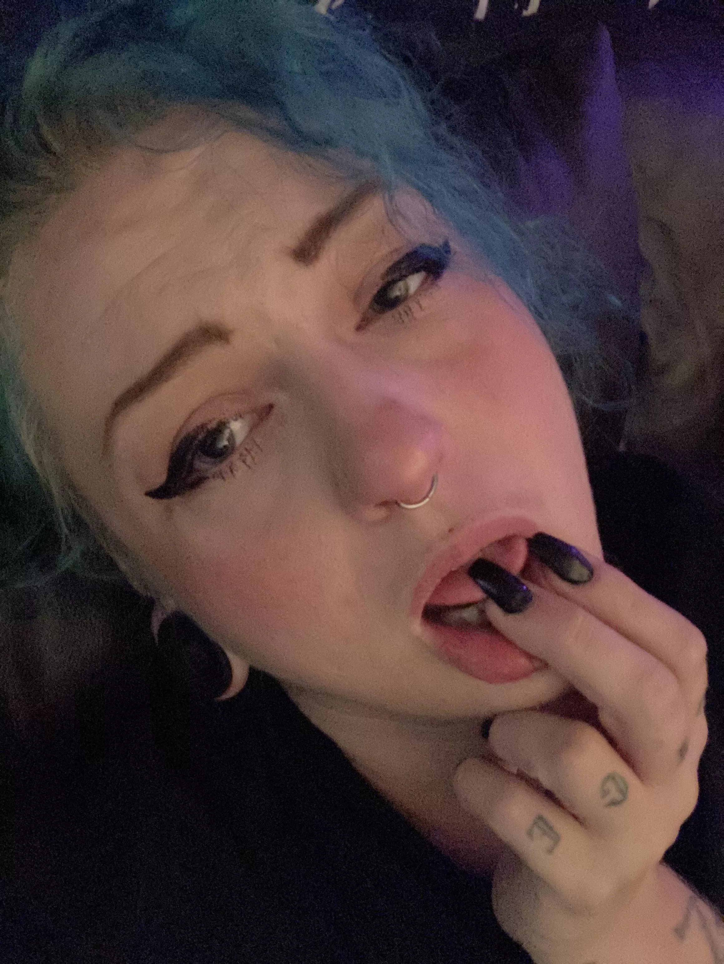 daydreaming about you 🖤 posted by s0urbats